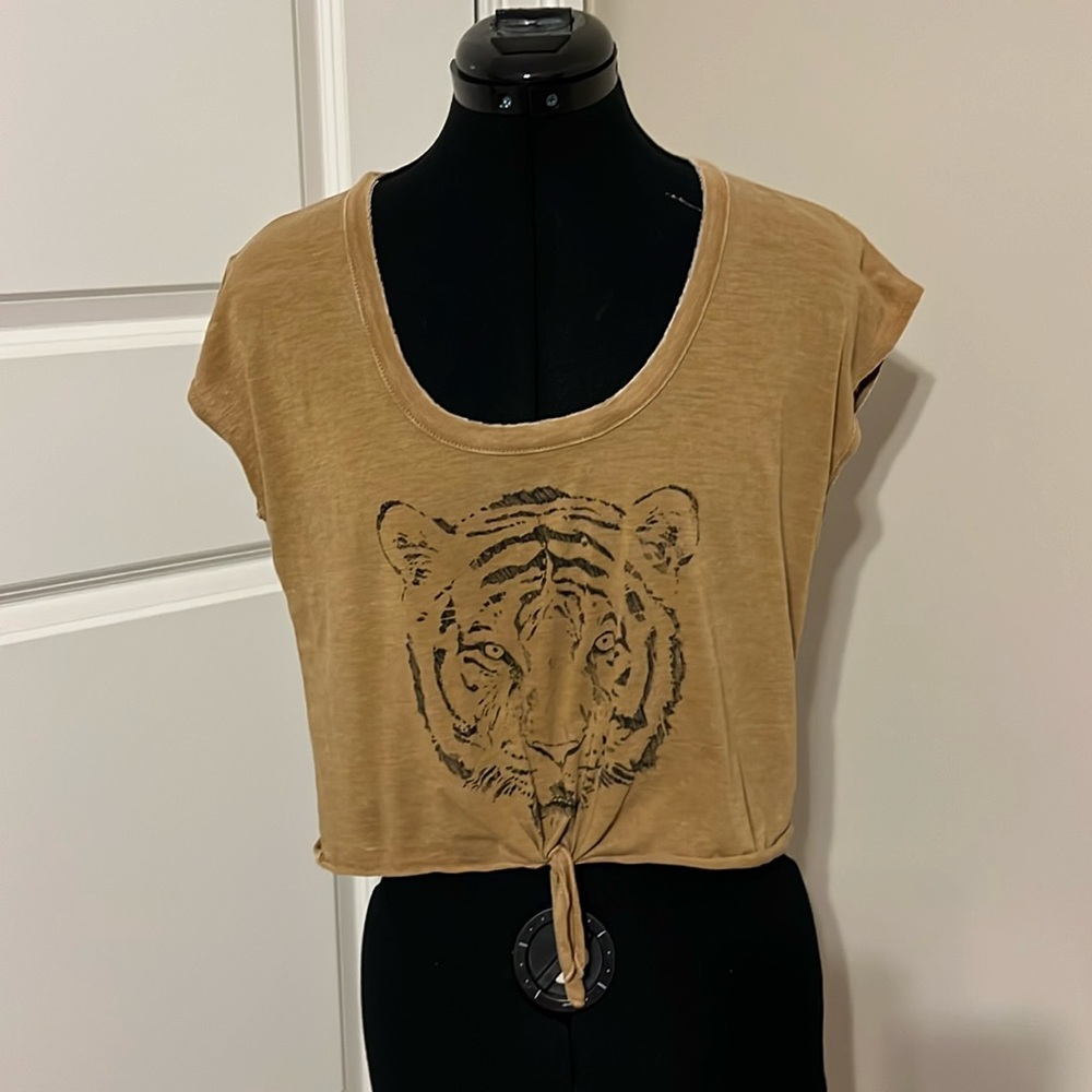 CHASER Cropped Tie Front Lion T-Shirt Top